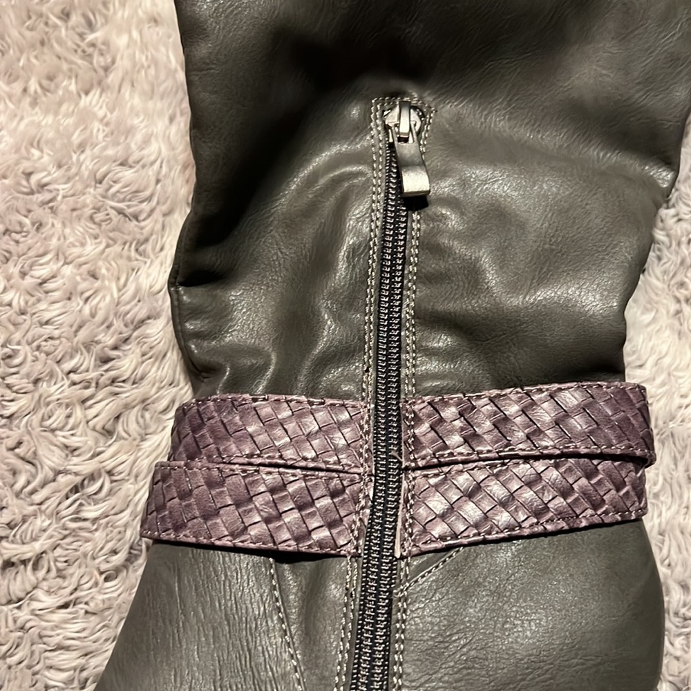 Womens wedge boots. Gray size 5.5 with cute buckles on the side. - Picture 3 of 9